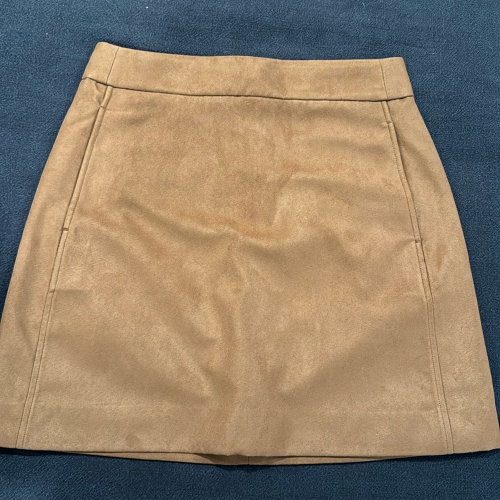 New with tags J. Crew size 6 suede skirt